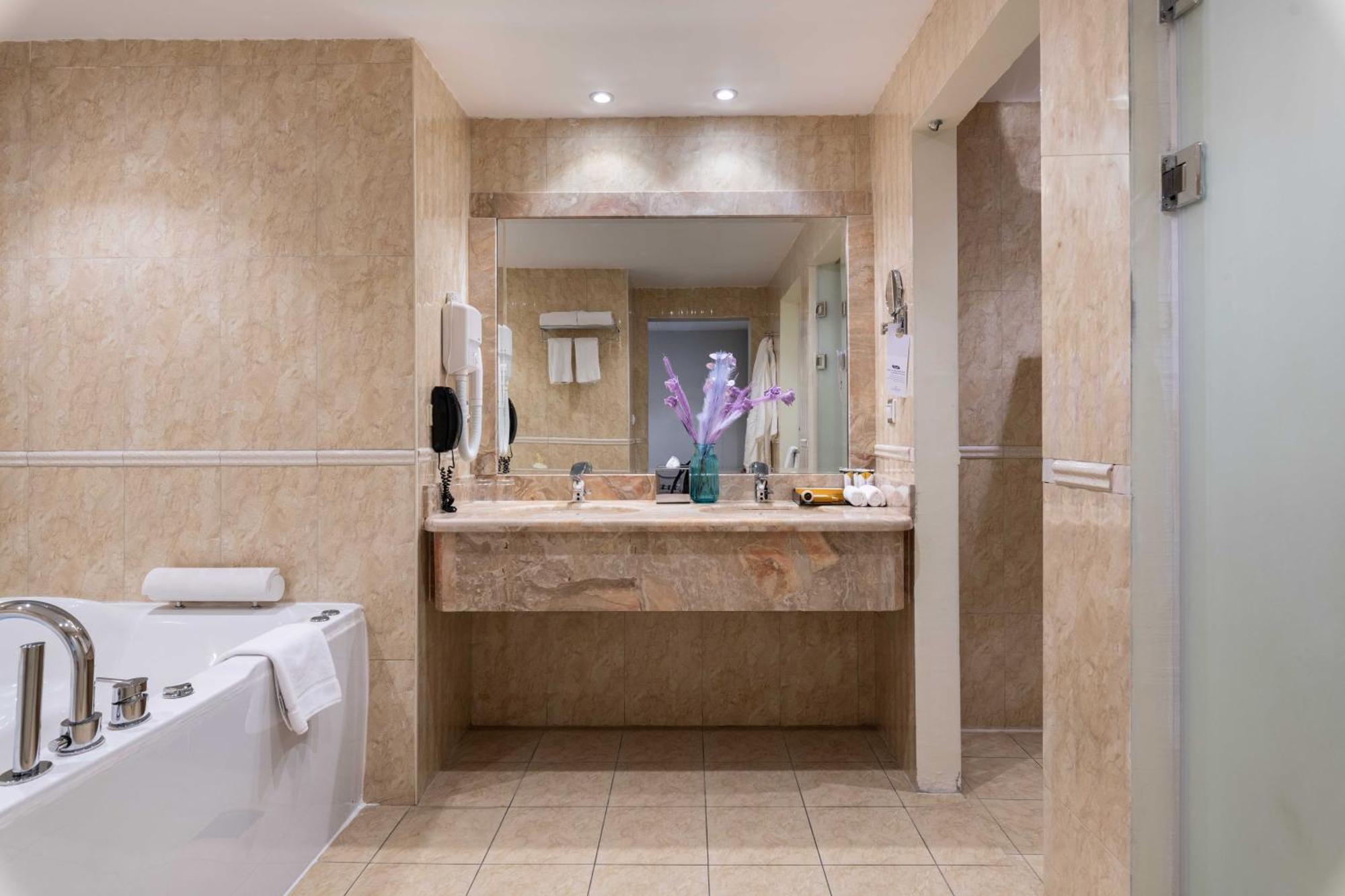 Warwick Al Jubail Hotel Dış mekan fotoğraf